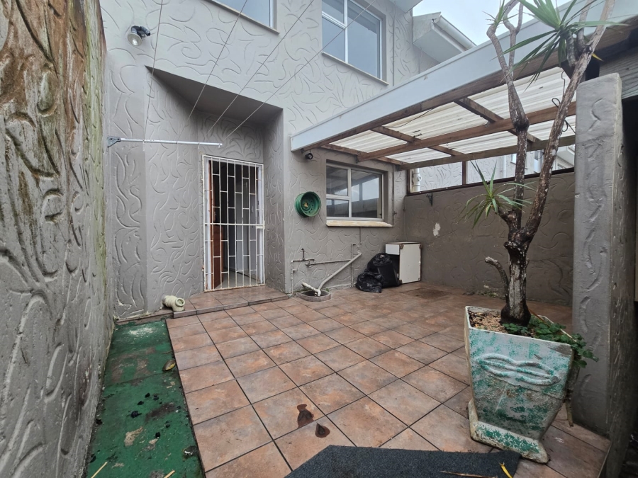 3 Bedroom Property for Sale in Amalinda North Eastern Cape